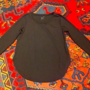 NWOT gap active shirt. Size small.